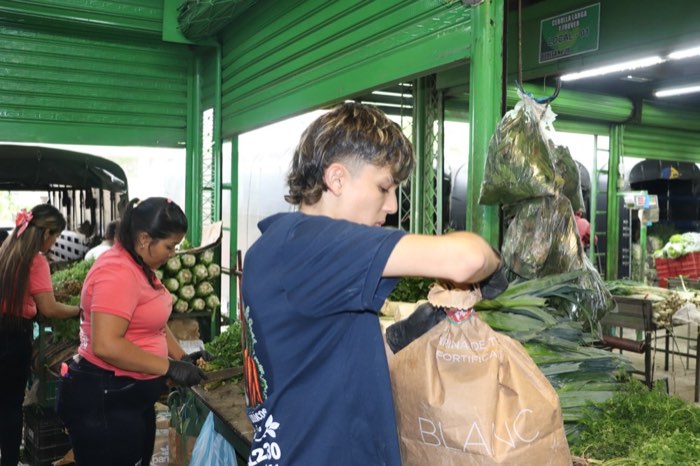 Hortalizas JL en el puesto